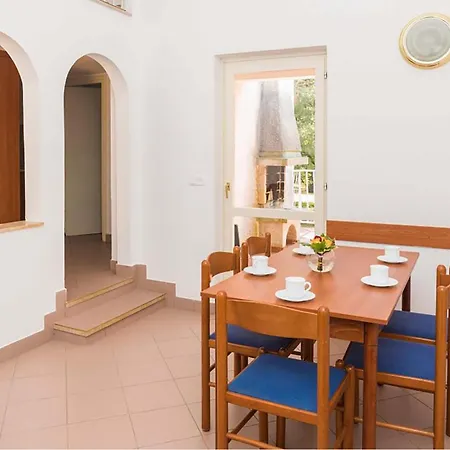2 Bedroom Amazing In Apartment Umag